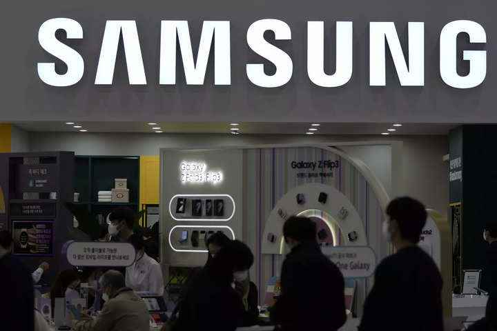 'Deniz suyu ve yüzme havuzu' telefon reklamları Samsung'a nasıl 9,8 milyon dolara mal oldu?