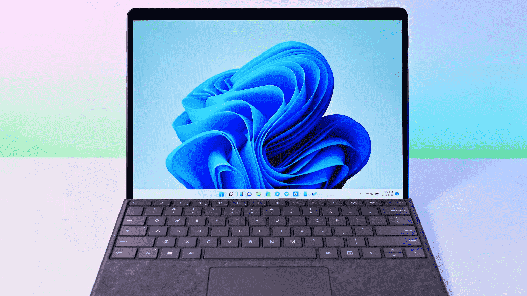 Klavyeli Surface Pro 8