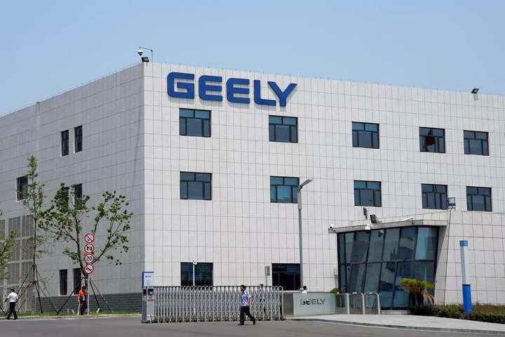 Otomobil devi Geely'nin kurucusu Çinli akıllı telefon üreticisi Meizu'yu satın aldı