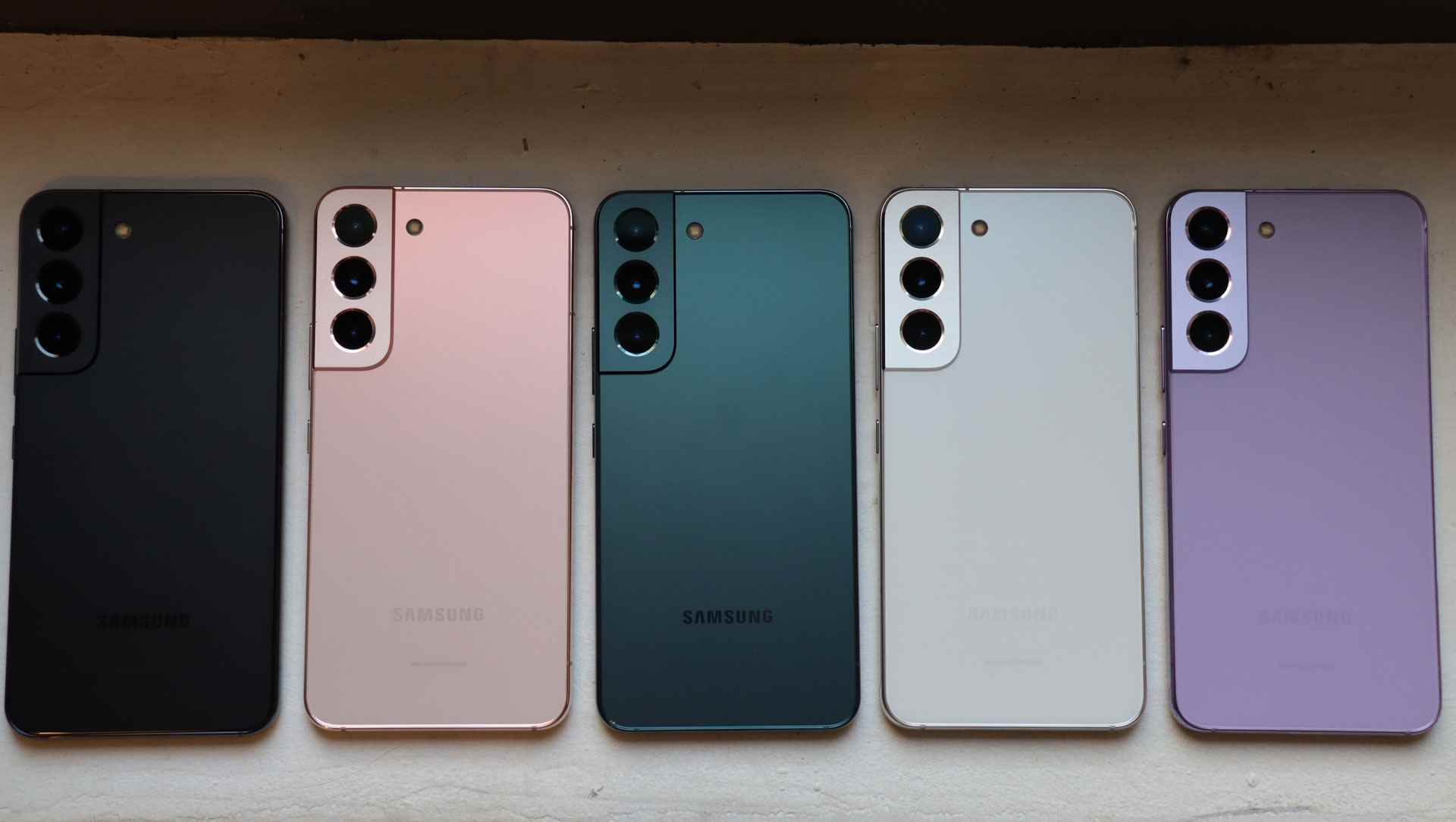 Diğer renkler ile Samsung Galaxy S22 Bora Mor