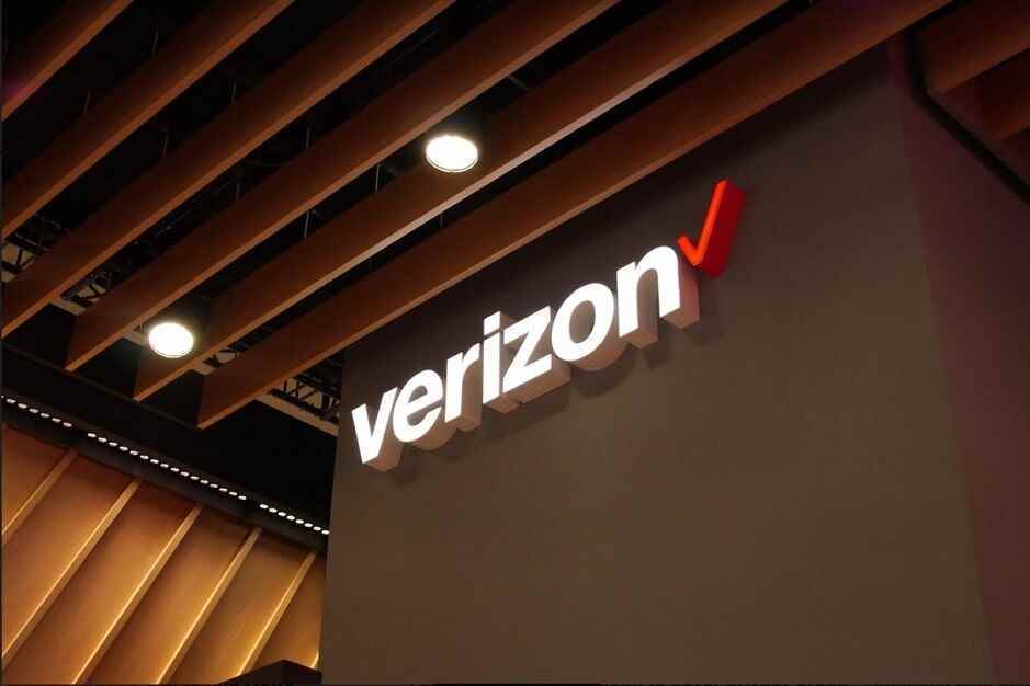 Verizon, tüm yıl için tahmini net gelir aralığını düşürdü - Verizon, Wall Street'in ikinci çeyrekte net yeni telefon aboneleri tahmininden çok geride kaldı