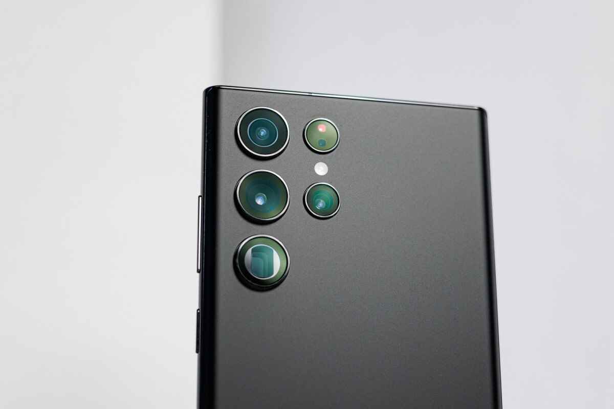 Bu S22 Ultra kameralardan en az biri değişmeden kalırken, bir diğeri S23 Ultra'da büyük bir yükseltme alabilir.  - Samsung Galaxy S23 Ultra için pil boyutu yükseltmesi yapılmadı