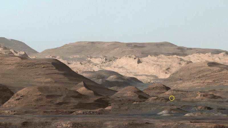 İnişten 10 Yıl Sonra, NASA'nın Merakı Mars Rover'ı Hala Sürüyor