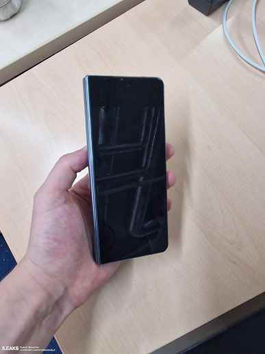 Duyurudan dört gün önce canlı fotoğraflarda gösterilen Samsung Galaxy Z Fold 4 ve Galaxy Z Flip 4