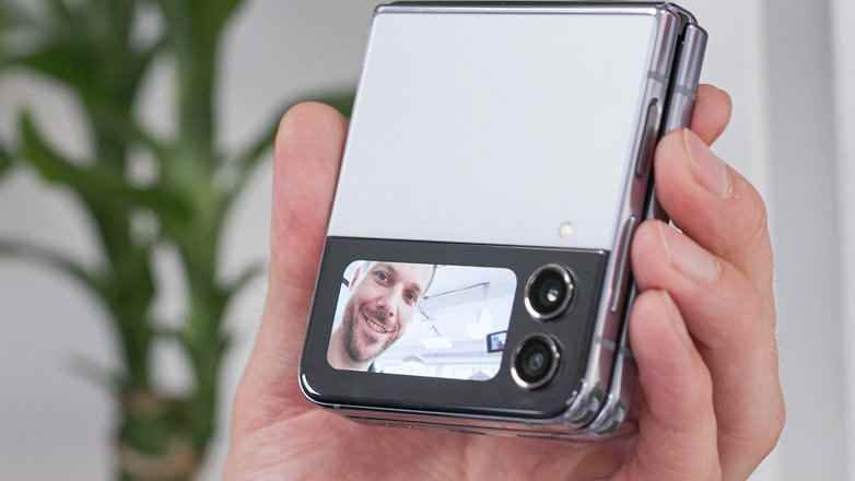 Galaxy Z Flip 4 Selfie modu