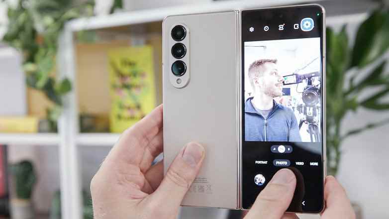 Samsung Galaxy Z Fold 4 ana kameralı selfie'ler