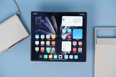 Dünyanın en ince akıllı telefonu: Xiaomi Mix Fold 2 her taraftan gösterildi
