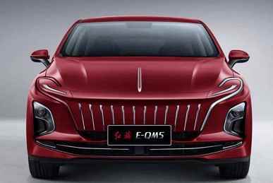 190 HP  ve 30.600 $ için 600 km menzil.  Hongqi E-QM5 Plus sedan sunuldu - Tesla Model 3'ten üçüncü daha ucuz ve çok daha geniş