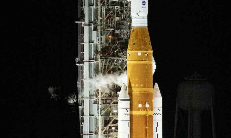 Motor sorunu, NASA'nın yeni ay roketinin fırlatılmasını engellemesine neden oluyor