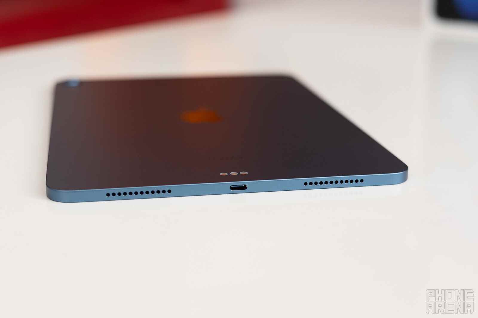 Bir iPad Air 2022'nin hoparlör ızgaraları - Apple'ın yaklaşan bütçesi 2022 iPad, Android tabletler (ve zaten daha küçük olan pazar payları) için neden büyük bir tehdit oluşturuyor?