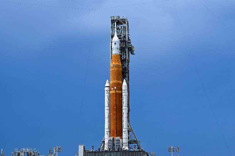 NASA'nın SLS roketi 26 Ağustos 2022'de Florida'daki Kennedy Uzay Merkezi'nde görülüyor