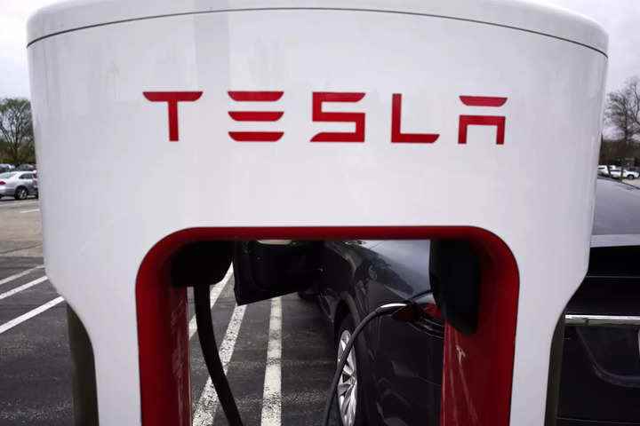 Tesla arabaları yakında 2. nesil Starlink uydularına bağlanabilecek