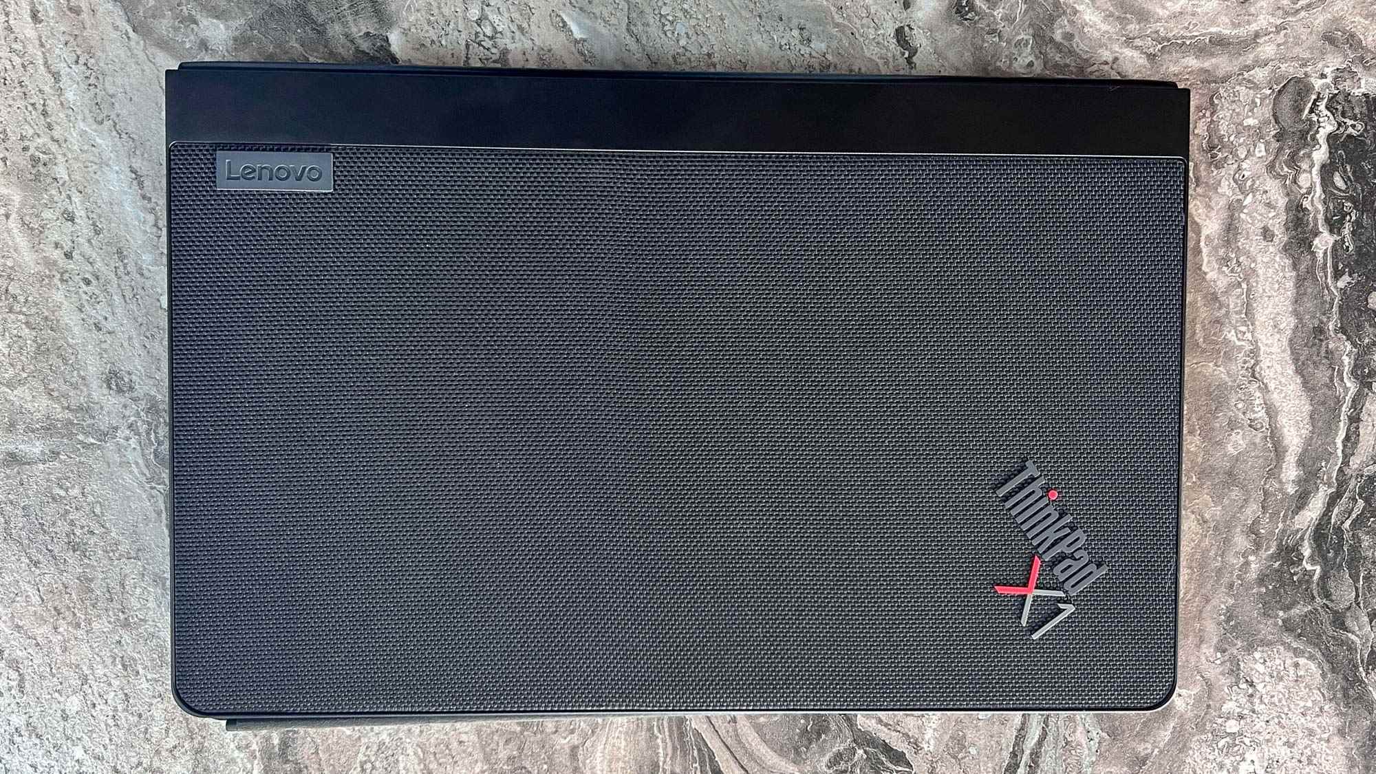 Lenovo ThinkPad X1 Fold 2022 katlanmış