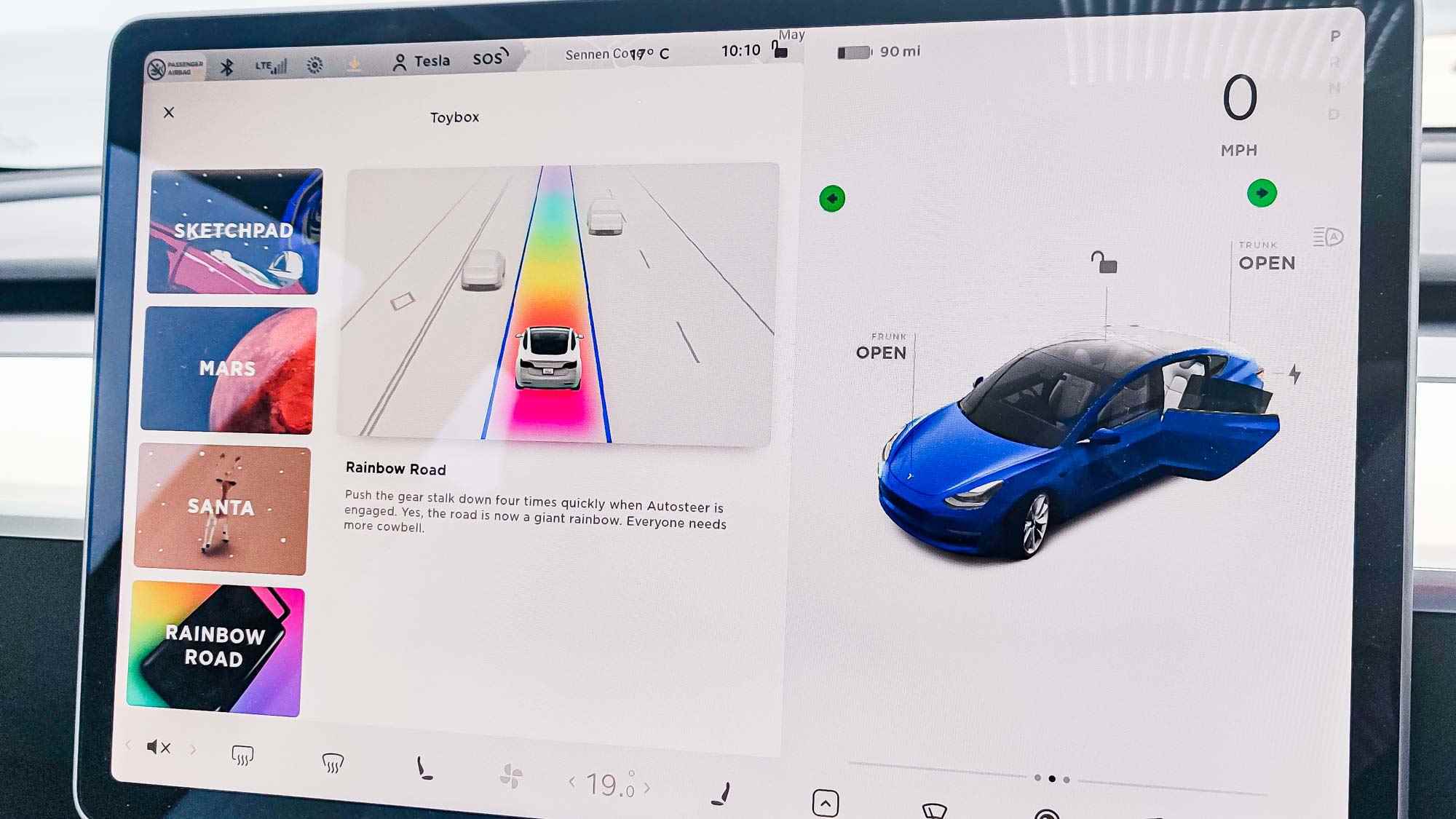 Tesla Model 3 çizgi ekranı