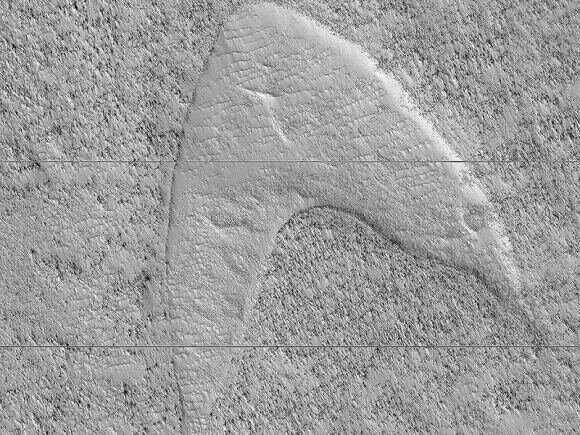 Mars'ta dönen rüzgarlarla yontulmuş güzel kum tepeleri