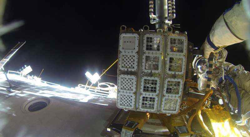 ISS testi, daha derin tortular için uygun olan geziciler tarafından Mars'ta yaşam aramak için kullanılan spektroskopiyi gösteriyor