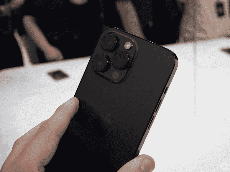 iPhone 14 Pro, Space Black renginde canlı olarak gösterildi
