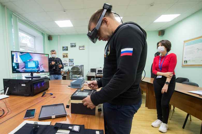 Roscosmos, astronotlar için artırılmış gerçeklik gözlüklerini test etti