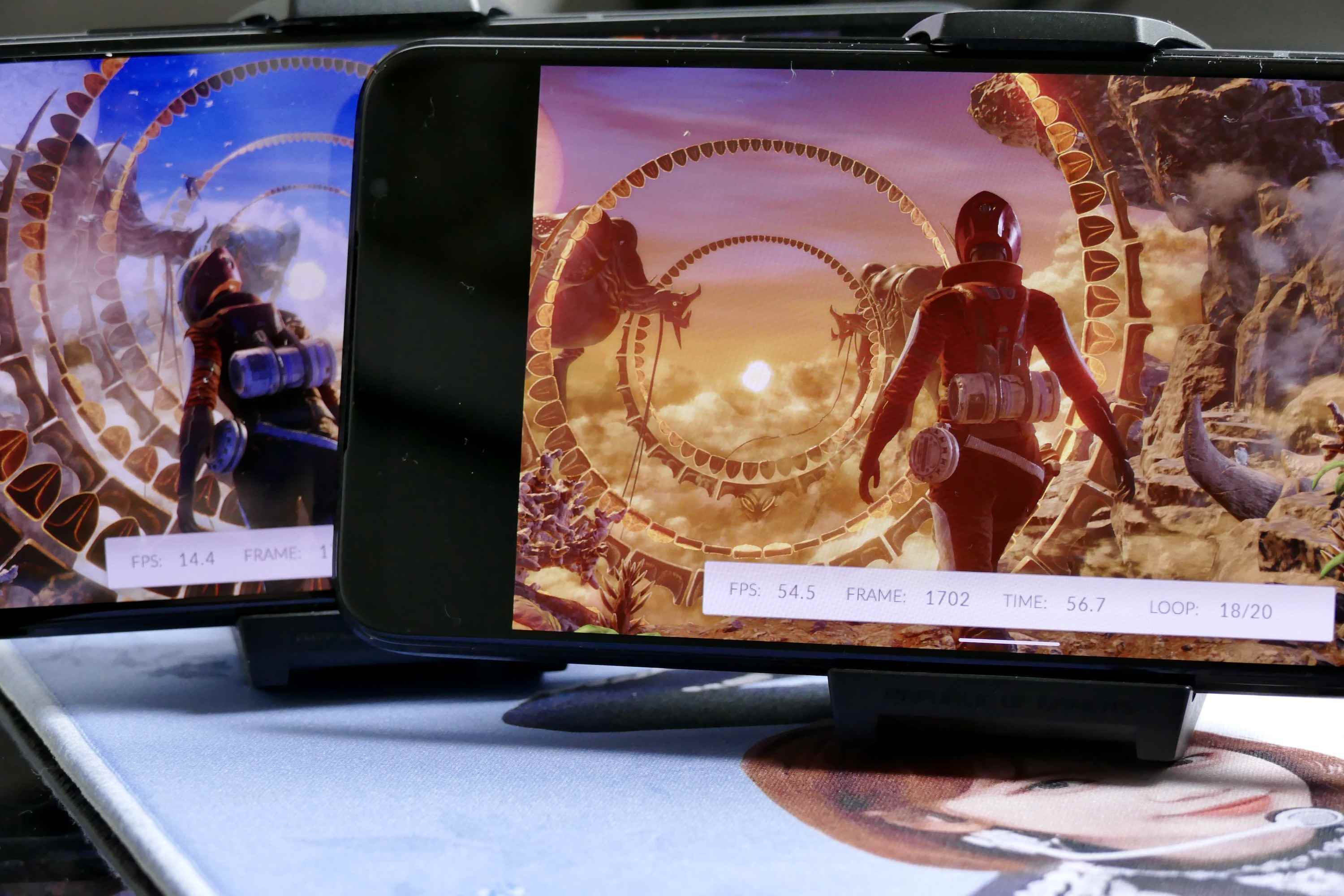 Asus ROG Phone 6D Ultimate ve ROG Phone 6 Pro'da bir kıyaslama testi sırasında kare hızları.