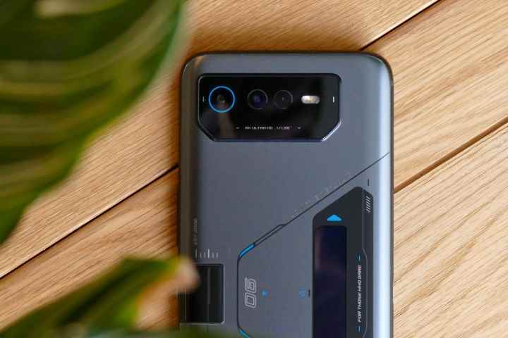 Asus ROG Phone 6D Ultimate'ın kamera modülü.