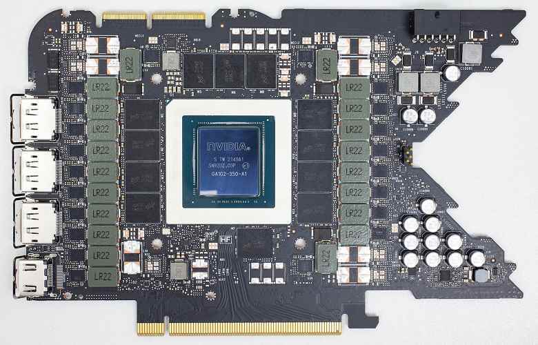 Dev GeForce RTX 4090 FE hala çok kompakt ve sıra dışı bir PCB'ye sahip