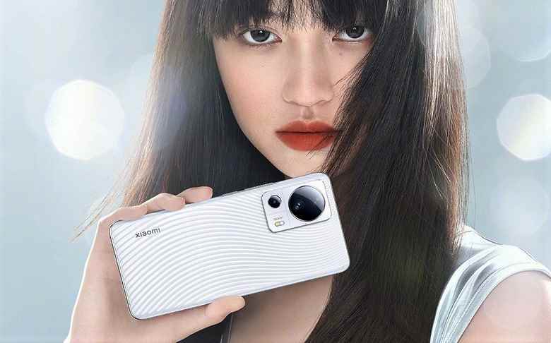 “Küçük beyaz etekli” en yeni akıllı telefon Xiaomi Civi 2 şimdiden 100.000 kişi tarafından sipariş edildi.