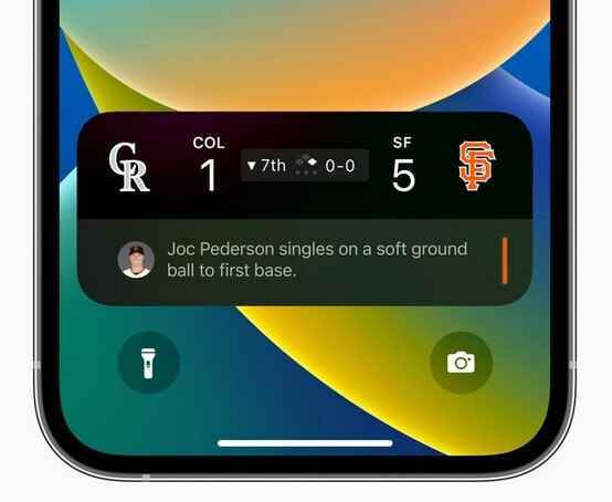 Kilitli bir iPhone 14 Pro modelinde MLB puanı nasıl görünecek?  Credit MacRumors - Sporseverler, iOS 16.1'de Dinamik Ada'ya gelen özelliğin keyfini çıkaracak