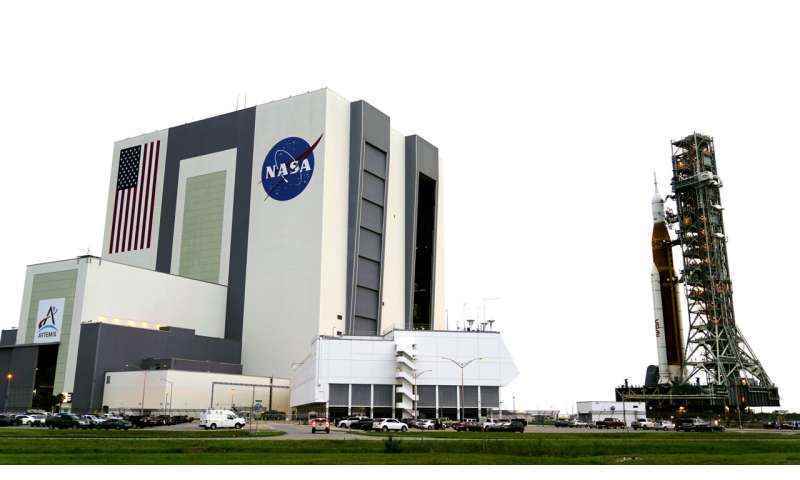NASA ay roketi hangara geri döndü, Kasım ayına kadar pek olası değil.