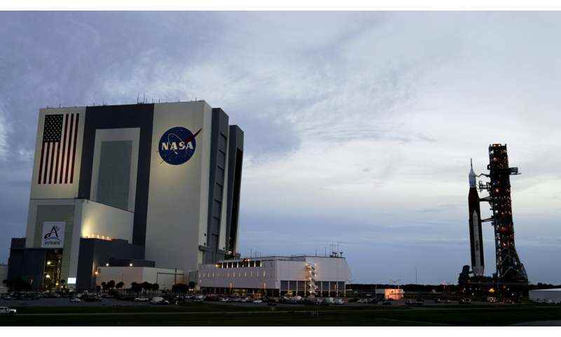 NASA ay roketi hangara geri döndü, Kasım ayına kadar pek olası değil.