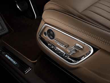 Rusça Rolls-Royce Cullinan.  Aurus Komendant lüks Rus crossover sunuldu, fiyatı açıklandı