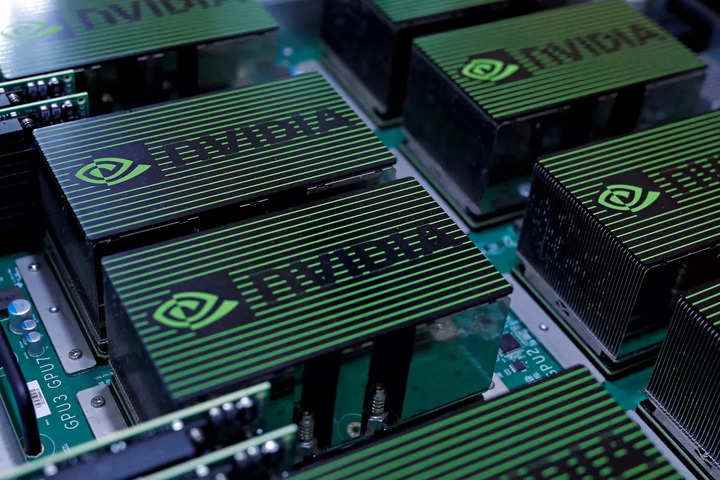 ABD'li yetkililer Nvidia'ya en iyi AI çiplerinin Çin'e satışını durdurmasını emretti