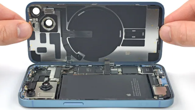 iPhone 14 serisi, Apple'ın yıllardır yaptığı en tamir edilebilir iPhone'dur, sökme videosunu gösterir