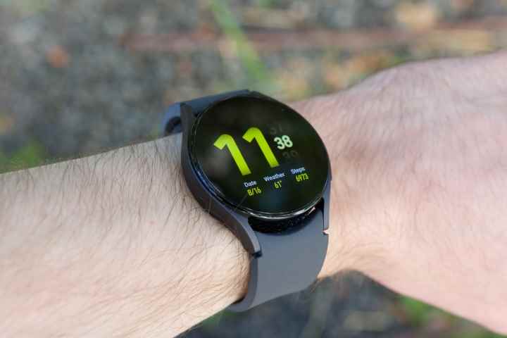 Samsung Galaxy Watch 5 takan biri.