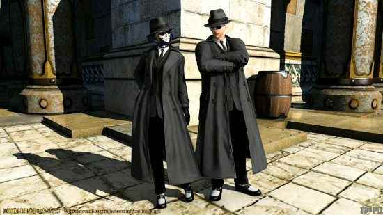 FFXIV 6.25 - yeni casus kıyafetleri: her biri tam siyah takım elbise ve kravat, uzun siyah ceket ve siyah fötr şapka giyen iki karakter