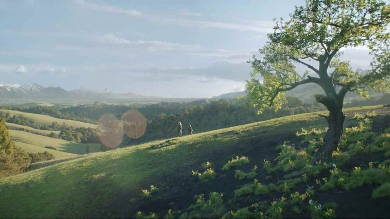 The Rings of Power 1. sezon finalinde The Stranger ve Nori'nin Rhun'a doğru yola koyuluşunun geniş bir görüntüsü