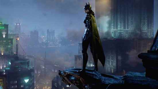 Gotham Knights incelemesi - Batgirl, Gotham City'ye bakan bir grotesk üzerinde duruyor