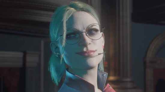 Gotham Knights görev listesi: Harley Quinn gözlük ve kulaklık takıyor.  O sırıtıyor.