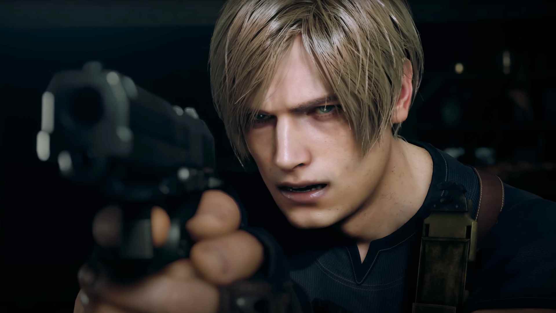 Resident Evil 4 Remake'in Leon'u tabancayı doğrultuyor