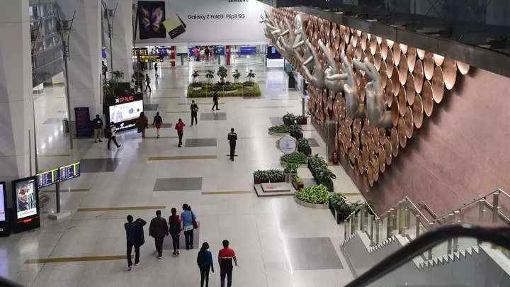 Delhi havaalanı operatörü DIAL, emisyonları azaltmak için daha fazla EV dağıtacak