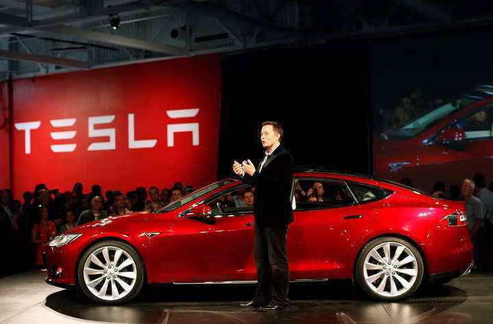 Tesla, arabasına araç tehlike uyarı sistemi koyacak