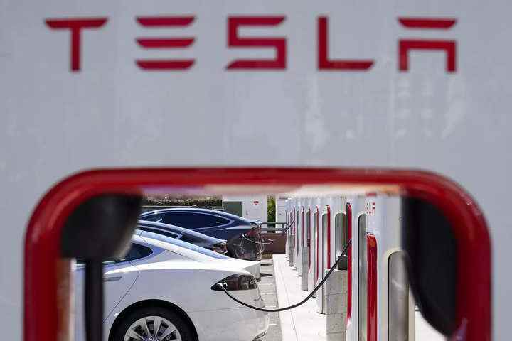 Tesla, diğer EV'lerle uyumlu ev şarj istasyonunu tanıttı