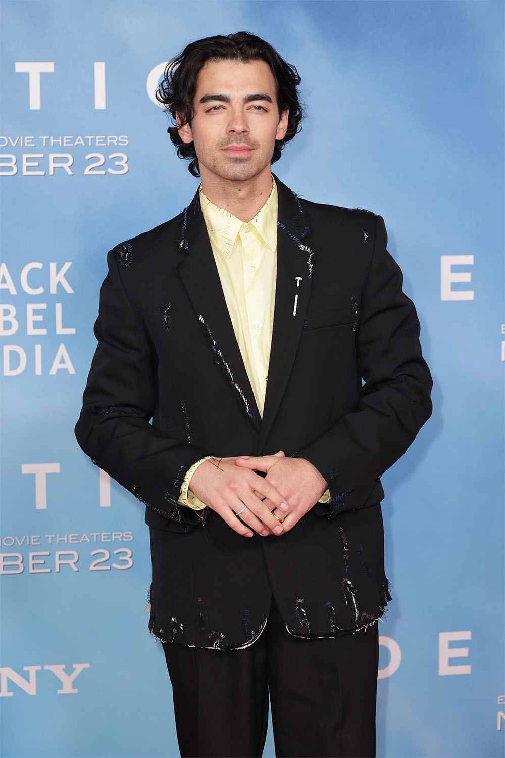 Joe Jonas, Sony Pictures'ın Los Angeles Galasına Katıldı "Özveri" 15 Kasım 2022'de Los Angeles, California'da Regency Village Theatre'da.
