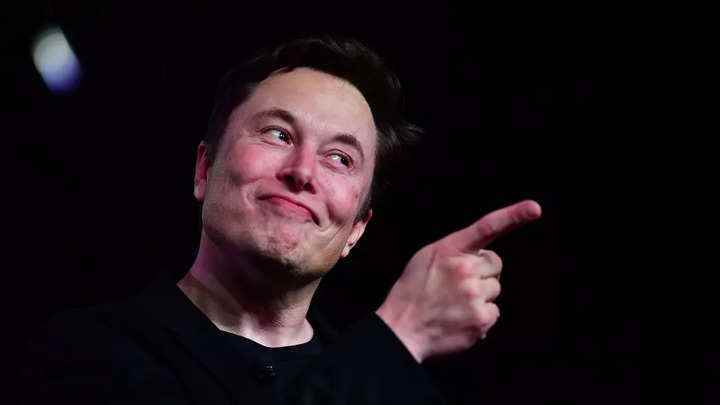 Elon Musk, ara sınavlardan önce Twitter'ın baş moderatörü olarak ortaya çıkıyor