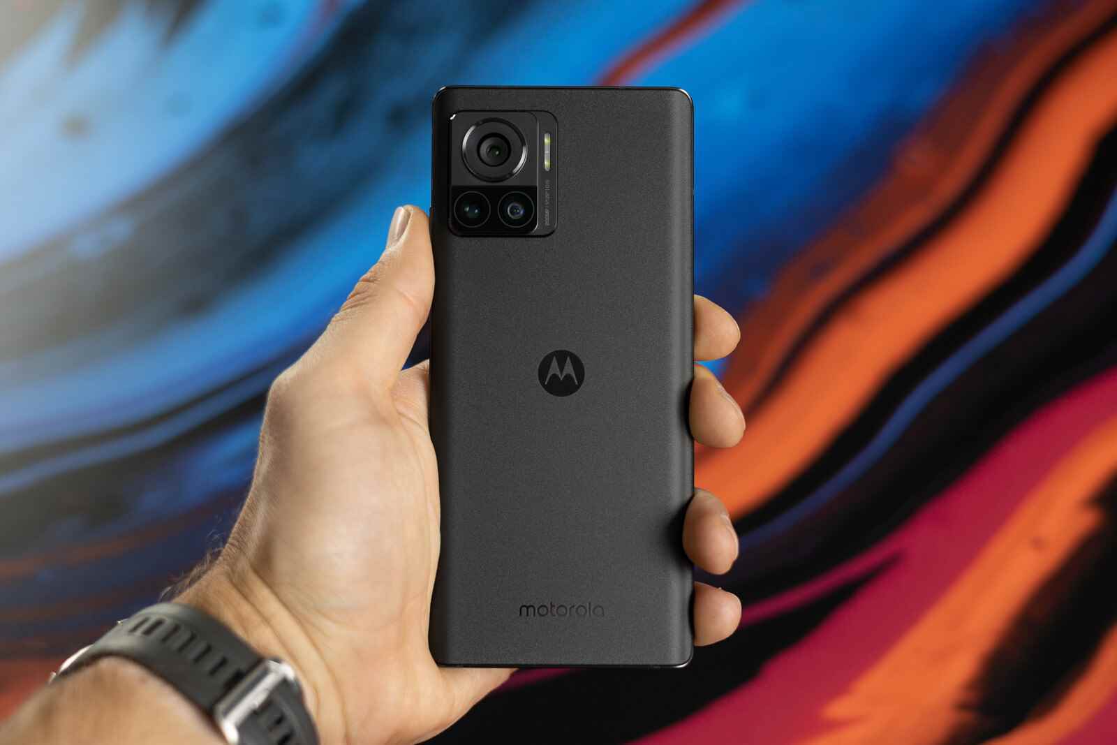 Edge 30 Ultra, Motorola'nın 125W hızlı şarj yapabilen son telefonuydu.  - Motorola Edge 40 Pro FCC sertifikası, 125 W hızlı şarj özelliklerini ortaya koyuyor