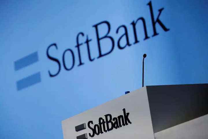 SoftBank hisseleri, Vision Fund'ın başka bir büyük kayıp bildirmesinin ardından düştü