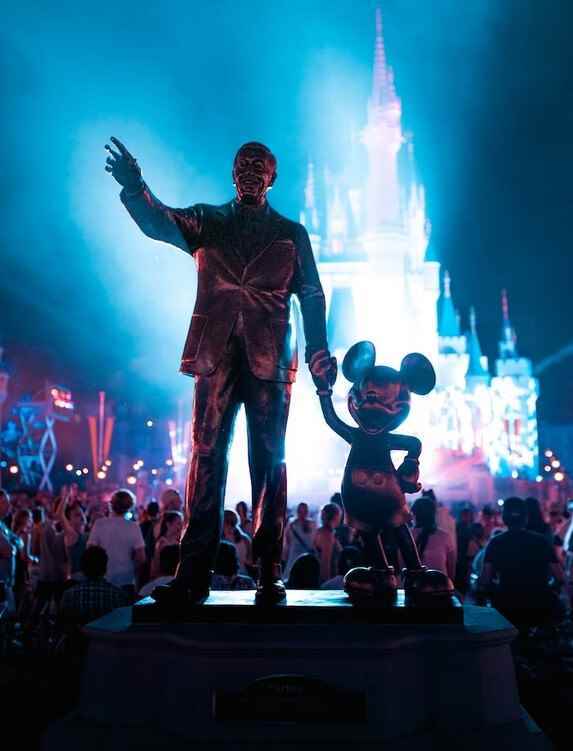 Bu heykel, Steve Jobs'ın Mickey Mouse'un yerini almasıyla değiştirilebilirdi - Söylentilere göre Apple-Disney birleşmesi, geri dönen Disney CEO'su Bob Iger tarafından ele alındı