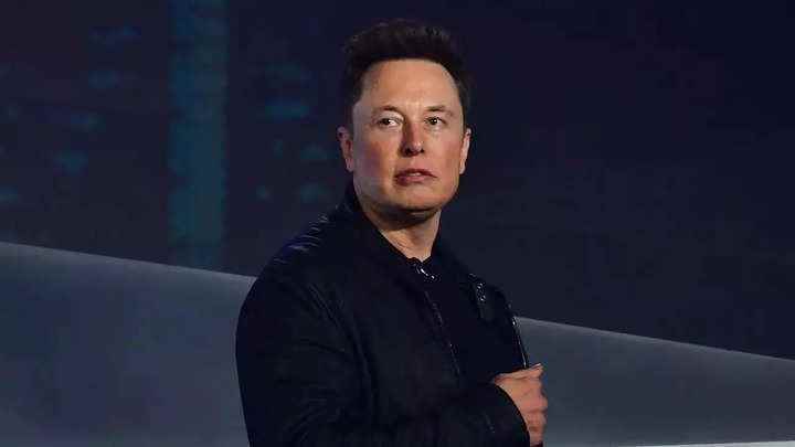 Twitter kargaşasının ortasında Elon Musk, 56 milyar dolarlık Tesla ödeme denemesinde yer aldı