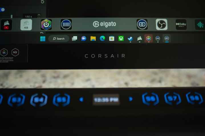 Voyager a1600 dizüstü bilgisayarında Corsair logosu.