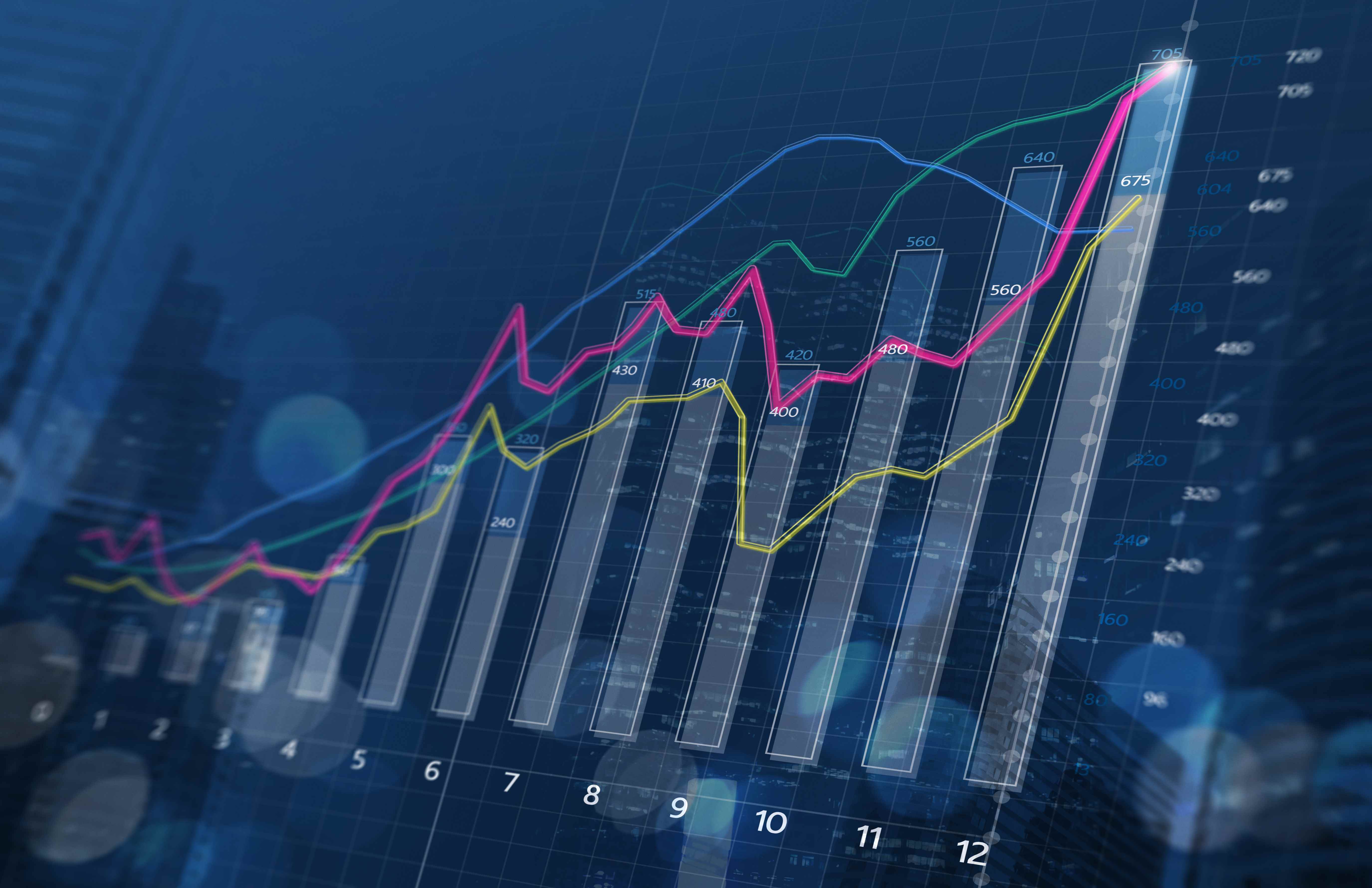 Tutarlı bir veri stratejisi aracılığıyla geliştiricilere satış artışını temsil etmek için mavi arka plan üzerinde bir çubuk grafik ve yükselen çizgiler görüntüsü.
