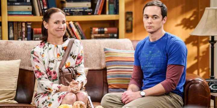 The Big Bang Theory'de Sheldon'ın annesi tuhaf bir ziyaret için uğrar.